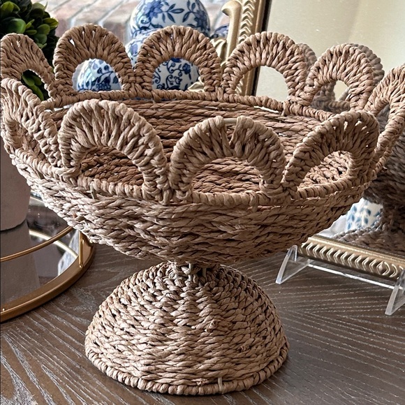 Other - NEW! Shabby Chic Woven Natural Pedestal Basket Bowl
